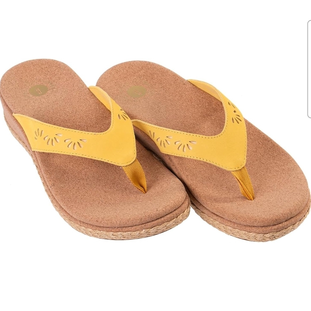 REVITALIGN Women's Kate Wedge Flip-Flop
